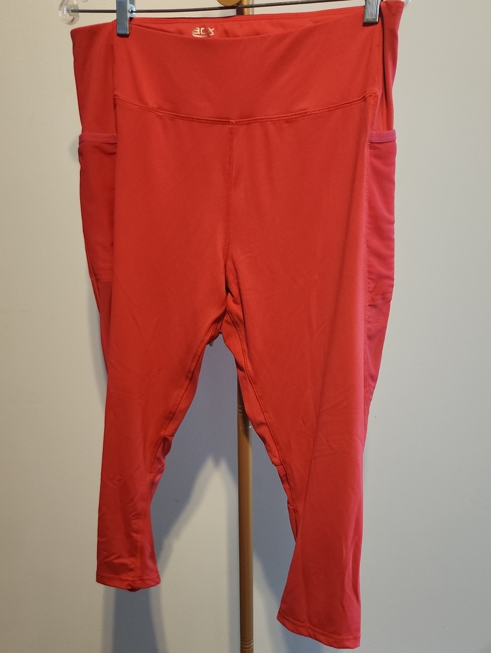 Red Active Capri Leggings with Side Pockets